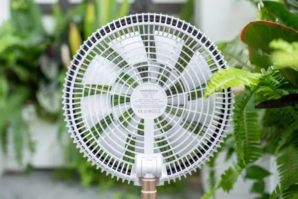 Quạt gấp thông minh tích điện Elegant