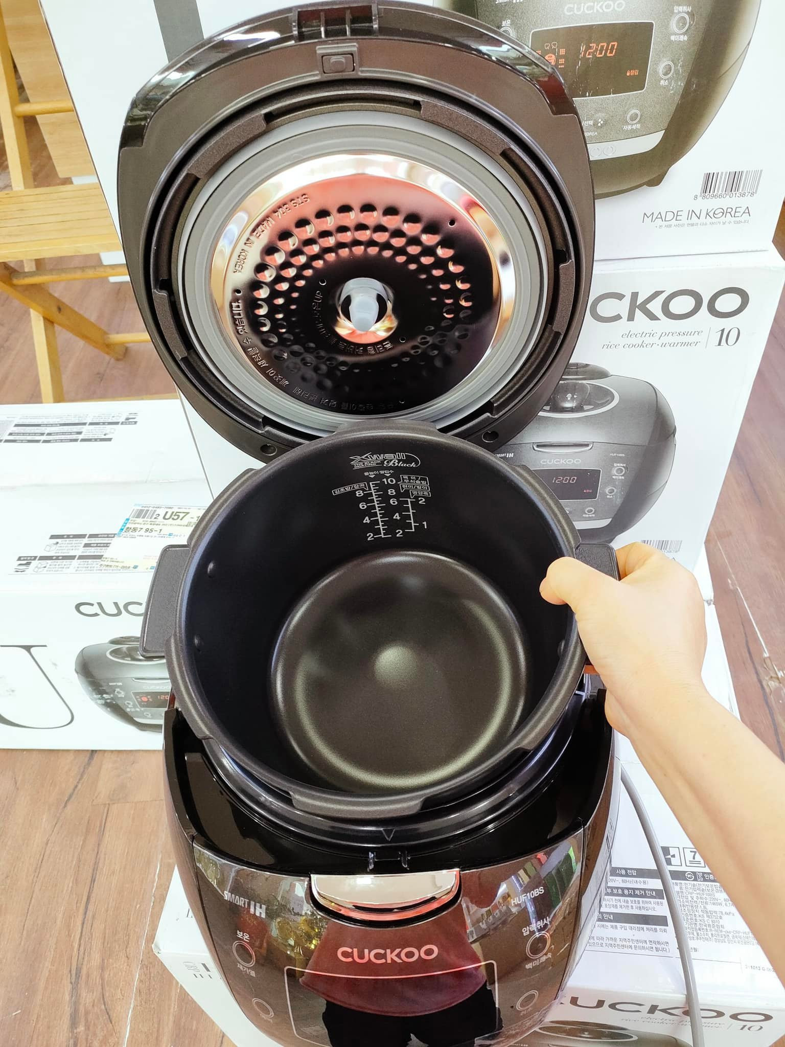 Nồi cơm điện cao tần Cuckoo CRP-HUF10BS