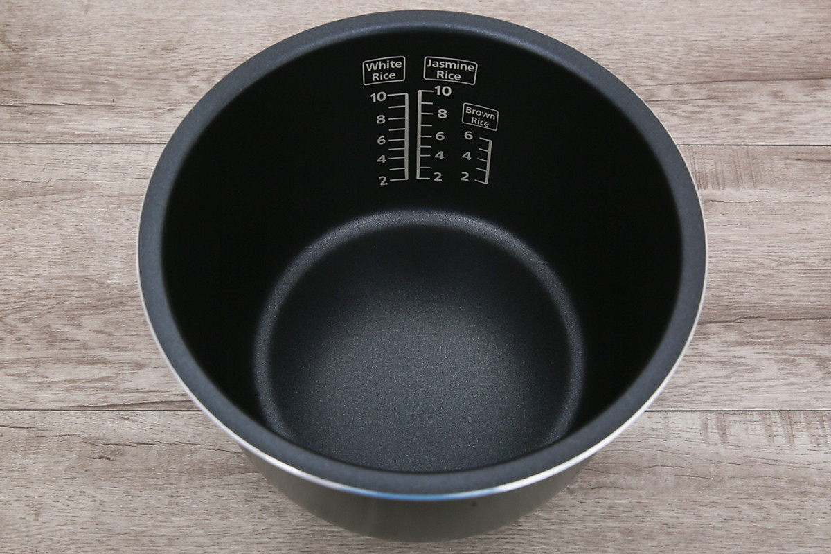 Nồi cơm điện Panasonic SR-MVN18FRAX